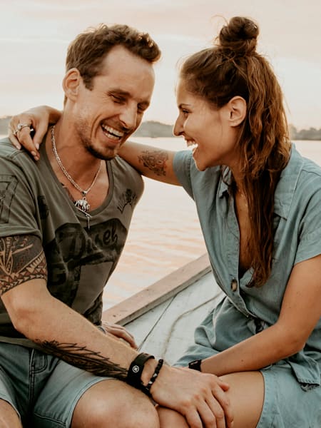 Patrick Fischer mit Partnerin Maedy auf dem Amazonas nahe Pucallpa in Peru
