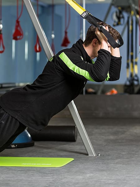 TRICEPS EKSTENSJON I TRX: Sluttposisjon.