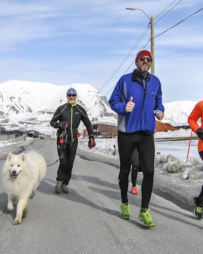 Teilnehmer des Wings for Life World App Runs in Spitzbergen 2017.