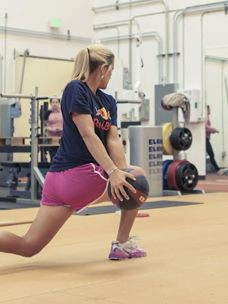 Treino com bola medicinal