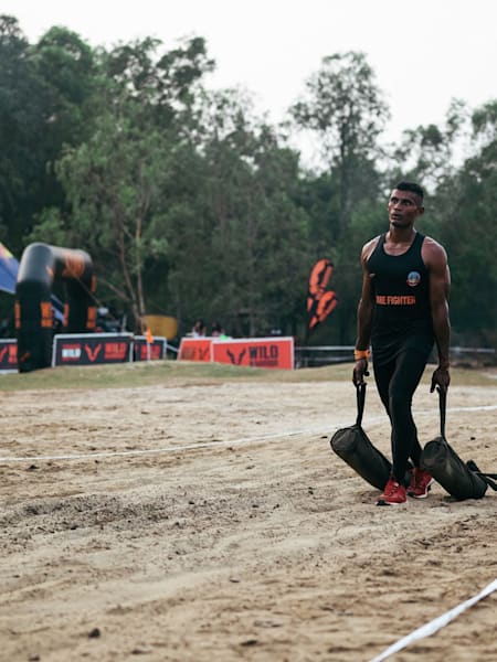 Participants during an obstacle at Wild Warrior