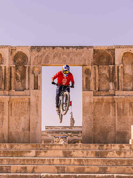 Mountain bike stunt rider new arrivals