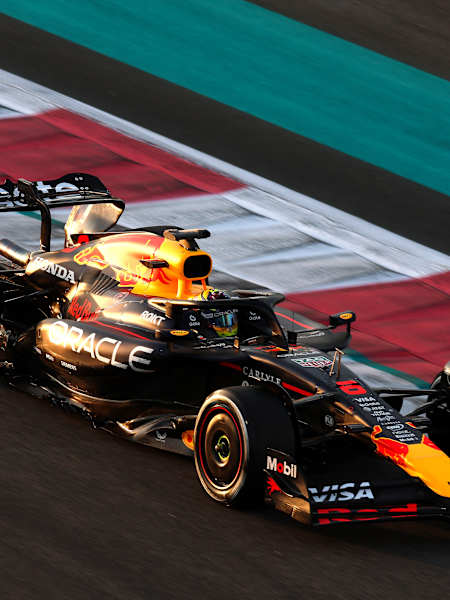 Isack Hadjar testet im Oracle Red Bull Racing RB21 auf dem Yas Marinas Circuit am 09. Dezember 2025 in Abu Dhabi