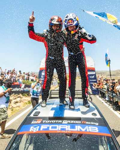 Kalle Rovanperä et Jonne Halttunen célèbrent leur victoire en WRC à Las Palmas, Espagne, avril 2025, après avoir remporté la première place au volant de leur Toyota Gazoo Racing.