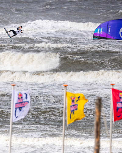 Jett tijdens Red Bull Megaloop 2025 in Noordwijk