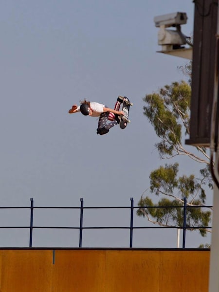 Shaun White passe du snowboard au skate et participera aux JO de 2020 et au Red Bull Bowl Rippers.