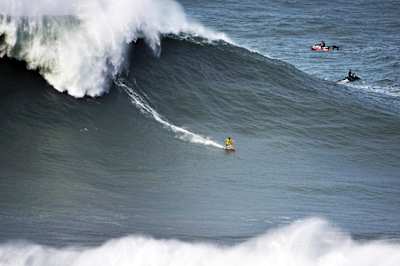 Una bomba en Nazaré para Justine