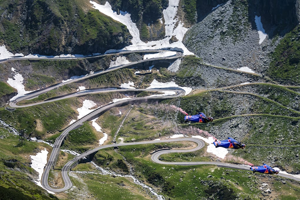 primul zbor cu wingsuit-ul deasupra transfăgărășanului