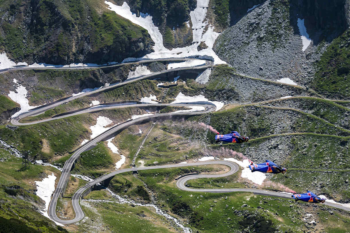 Primul zbor cu wingsuit-ul deasupra Transfăgărășanului