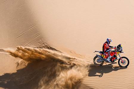 Sam Sunderland è stretto nella morsa Honda