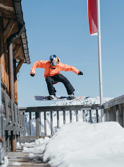Clearing a rail in reverse in Snowboard Reverse
