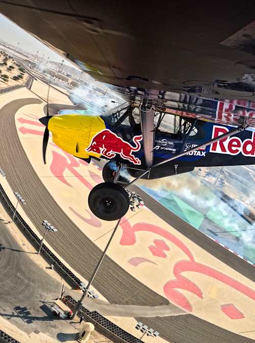 Luke Czepiela nad torem w Bahrajnie