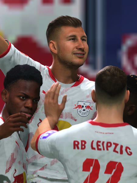 El capitán del RB Leipzig, Willi Orban, celebra un gol con sus compañeros en el FC 25.