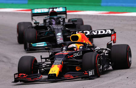 Ферстаппен продолжает борьбу за чемпионский титул с Льюисом Хэмилтоном