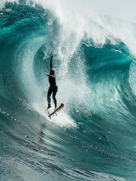 Russell Bierke stomps the step at Shipstern Bluff.
