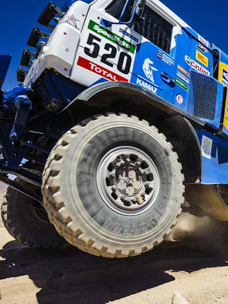 Dmitry Sotnikov e il suo camion Kamaz al Rally Dakar 2015