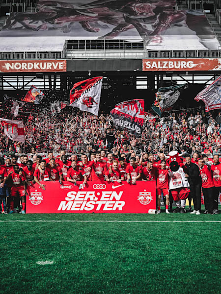 An image of Red Bull Salzburg celebrating the 2021/22 Austrian Bundesliga championship. 