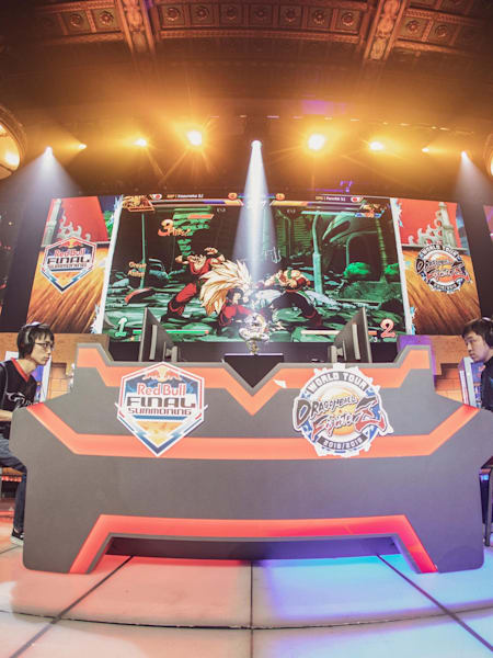 Fenritti competes against Kuzunoko at Red Bull Final Summoning in Los Angeles, California.