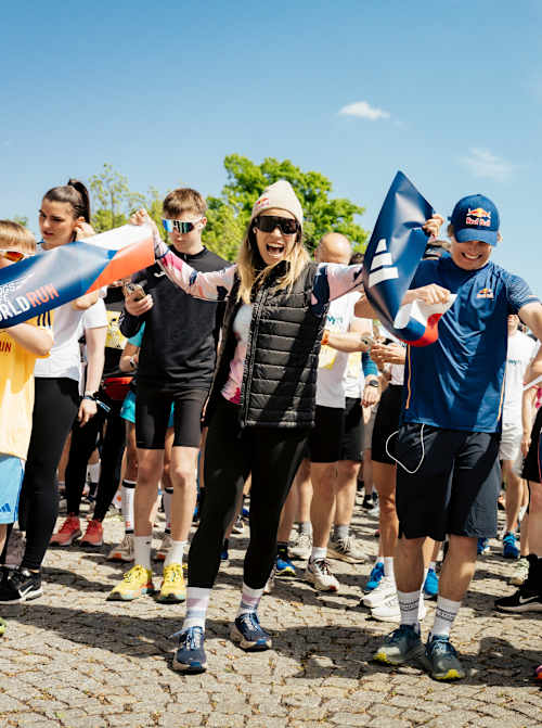Běžci s nadšením startují 4. května 2025 v Praze na Wings for Life World Run, který je celosvětovou běžeckou výzvou.