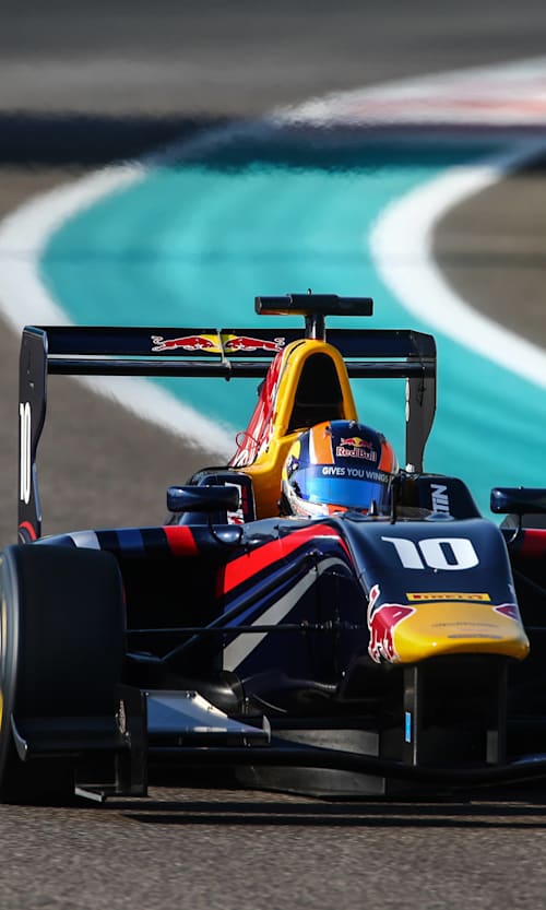 Alex Lynn racing GP3 at Yas Marina Circuit in Abu Dhabi 2014