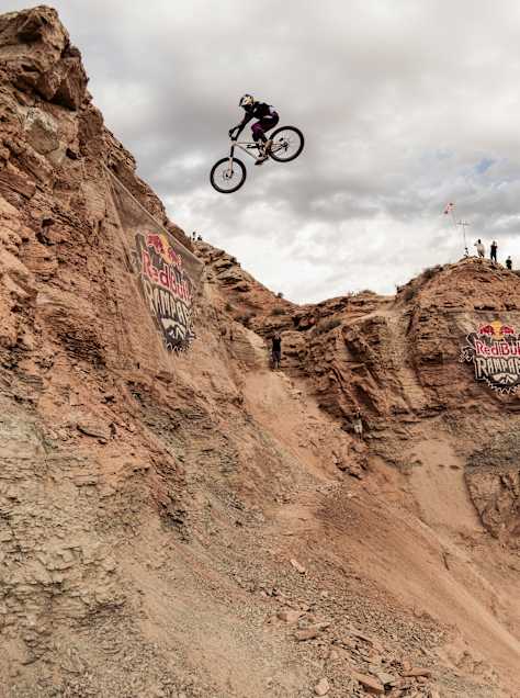 Szymon Godziek si esibisce al Red Bull Rampage a Virgin, nello Utah (USA), il 10 ottobre 2026.