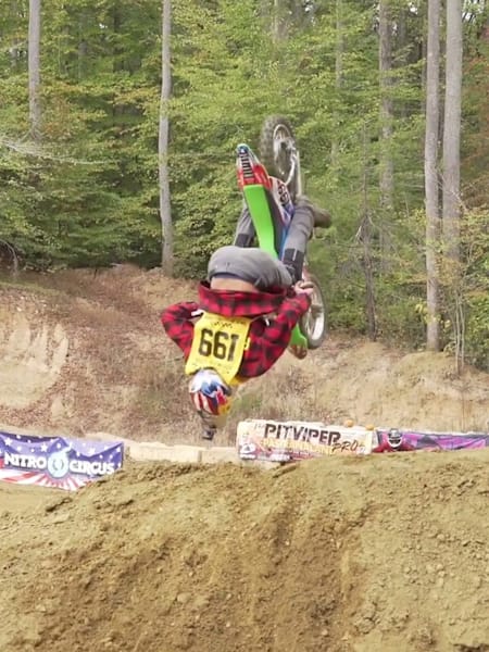 Travis Pastrana i backflip podczas Pastranaland Pit Bike Pro Viper Invitational
