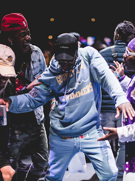 Sadboy Shakur tanzt mit seinen Kumpeln bei Red Bull Dance Your Style in Boston.