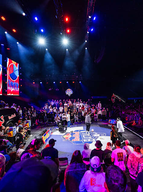 The Red Bull Batalla National Final 2025 ignites the Bogotá crowd with dynamic rap battles and a stunning stage, bringing Colombia's hip-hop talent to the spotlight under spectacular lights