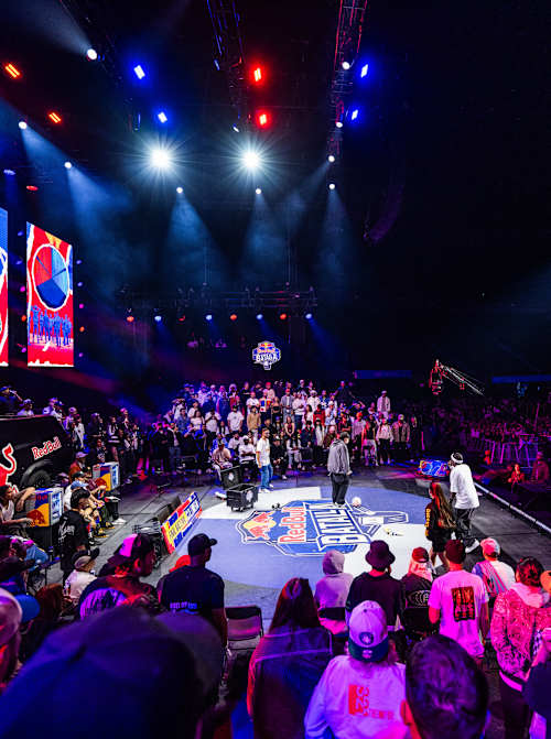 The Red Bull Batalla National Final 2025 ignites the Bogotá crowd with dynamic rap battles and a stunning stage, bringing Colombia's hip-hop talent to the spotlight under spectacular lights