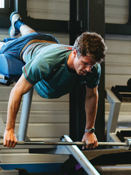 Clément Noël working out in a gym.