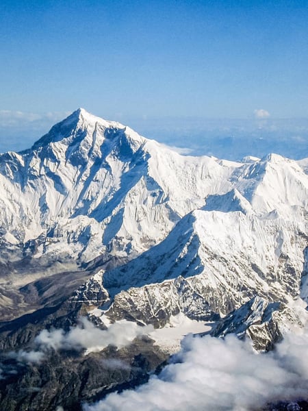 Le Mont Everest est l'une des plus hautes montagnes du monde.