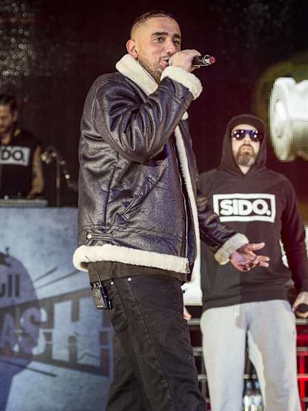Haftbefehl und Sido treten während des Red Bull Soundclash in Essen am 17. Dezember 2015 auf.