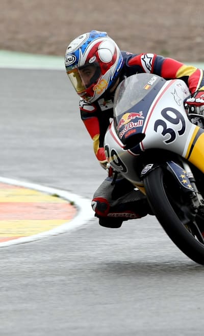 Luis Salom racing at the Rookies Cup Test in Valencia 2008
