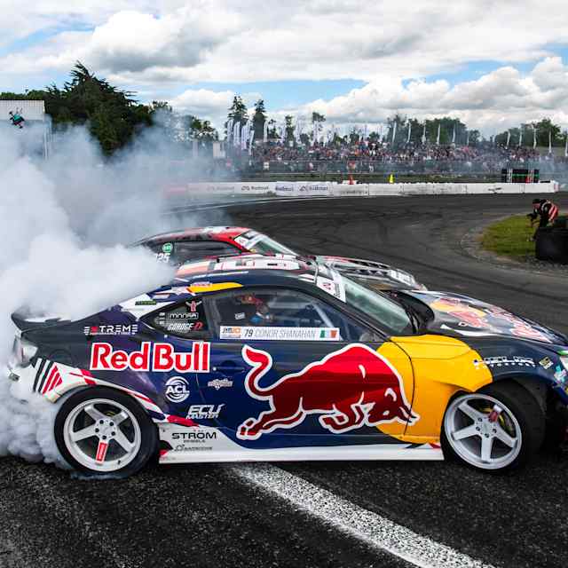 Conor Shanahan (IRL), 16 Haziran 2024 tarihinde İrlanda'nın Dublin kentindeki Mondello Park'ta düzenlenen Drift Masters 2. Etabı sırasında gösteri yaparken görülüyor.   