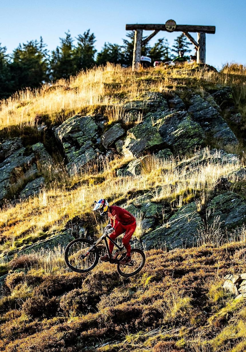 Red Bull Hardline 2019 Full Qualifying Results Subscribe to red bull bike on elvids for more from hardline win.gs/subtoredbullbike see firsthand what it's like to rip. red bull hardline 2019 full qualifying