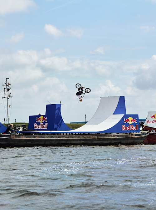 George Ntavoutian durante o Red Bull Boat Transfer, em Huizen, nos Países Baixos, a 21 de maio de 2026.