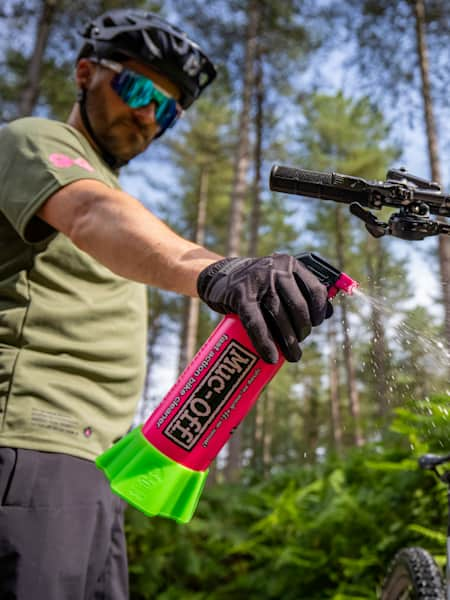 Muc-Off's Punk Powder: The greenest way to clean bikes!