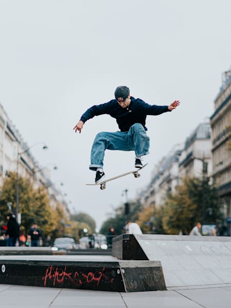 Спот в Париже