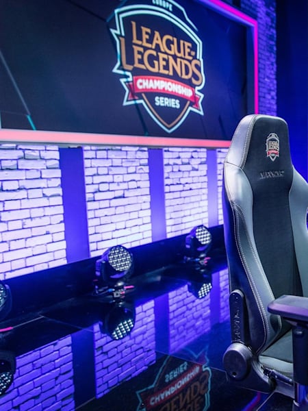 The empty chairs of the EU LCS studio.