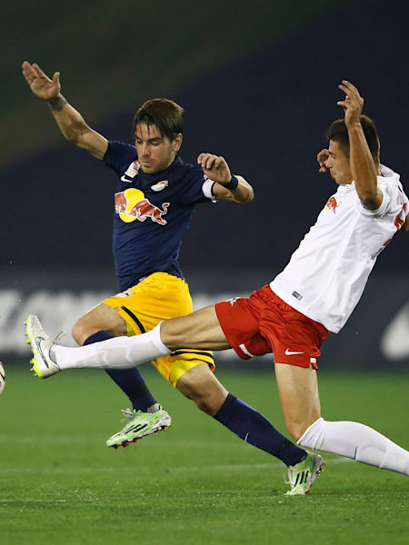 Ο Jonatan Soriano (RBS) και ο Matt Miazga (RB Λειψίας) το 2015