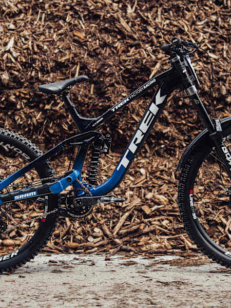 ケイド・エドワーズの最新ダウンヒルマウンテンバイクTrek Session