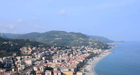 Finale Ligure z zahoda