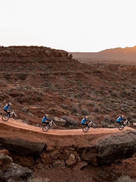 Brandon Semenuk, rider de MTB, en acción durante la filmación de su quinto vídeo para la serie Raw 100 en Virgin, Utah, EE.UU.