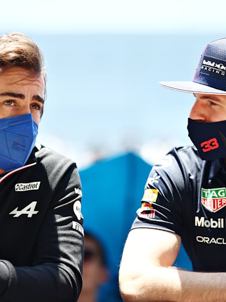 Fernando Alonso e Max Verstappen