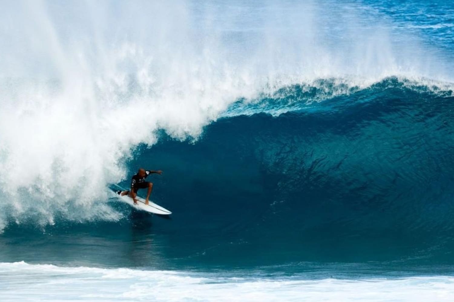 Kelly Slater Wins 2016 Volcom Pipe Pro