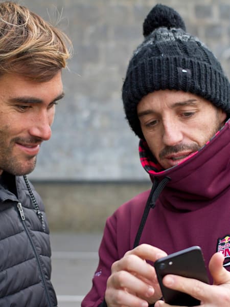 WeeSurf : Les surfeurs Tiago Pires et Aritz Aranburu, futurs utilisateurs de l'app Météo et GPS ?