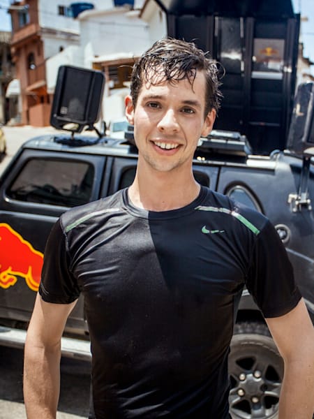 Stunt rider Aaron Colton raises funds for SCI research