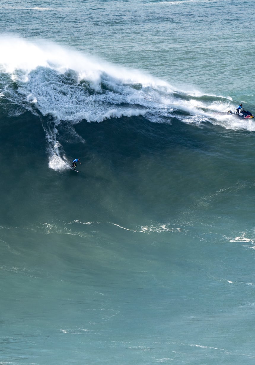Big Wave Surfing In Nazare Info Videos Surf Report