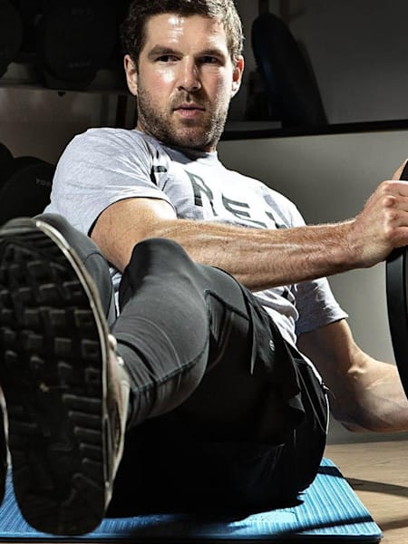 MTB Enduro rider Dan Atherton v posilovně