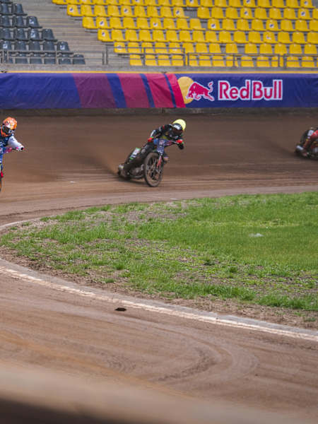Red Bull Juniorskie Asy, pojedynek młodych żużlowców na torze